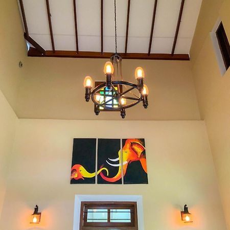 Headman House Antique Villa - A Seaside Royal Stay Аханґама Екстер'єр фото