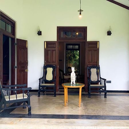 Headman House Antique Villa - A Seaside Royal Stay Аханґама Екстер'єр фото