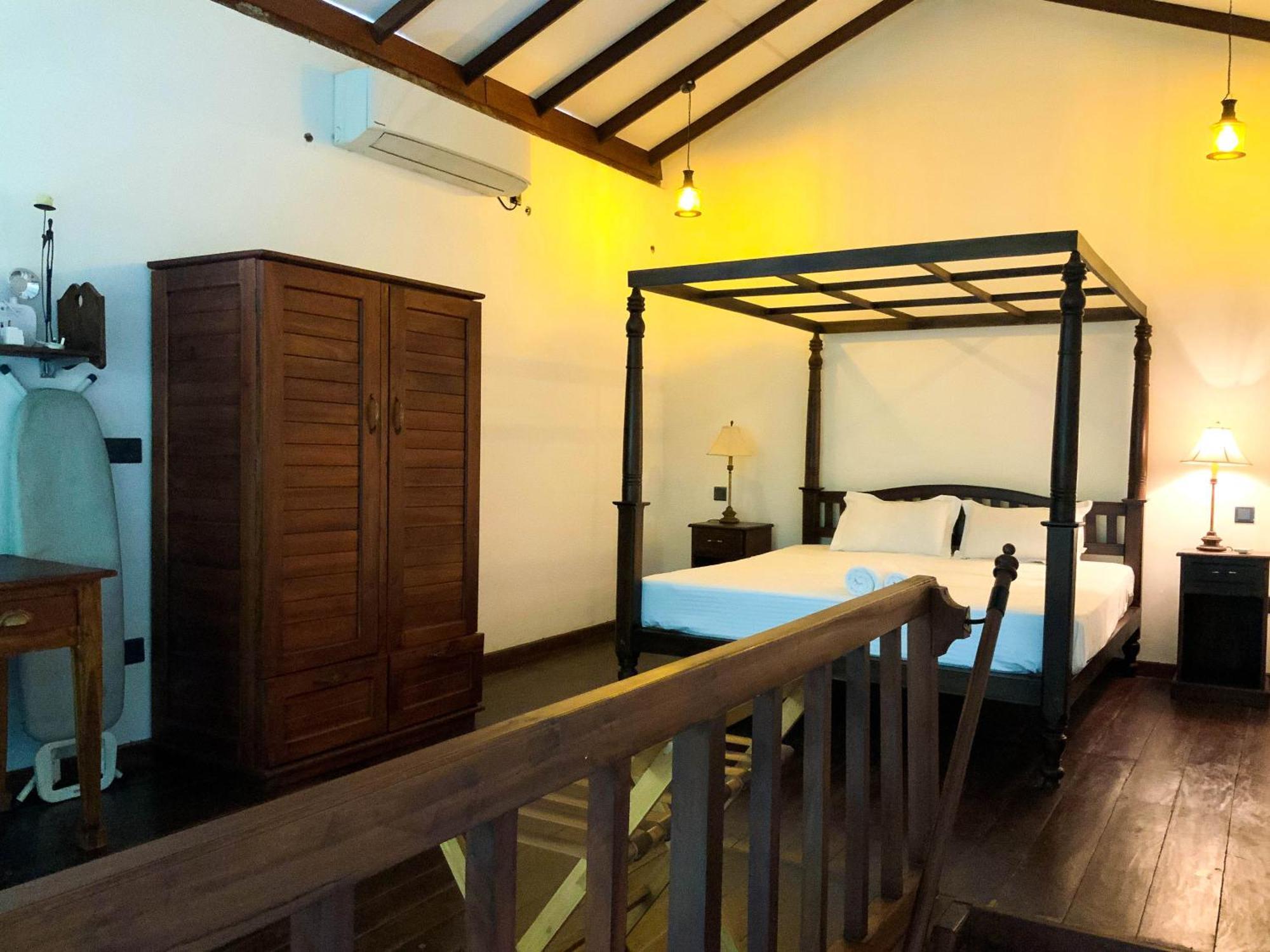 Headman House Antique Villa - A Seaside Royal Stay Аханґама Екстер'єр фото