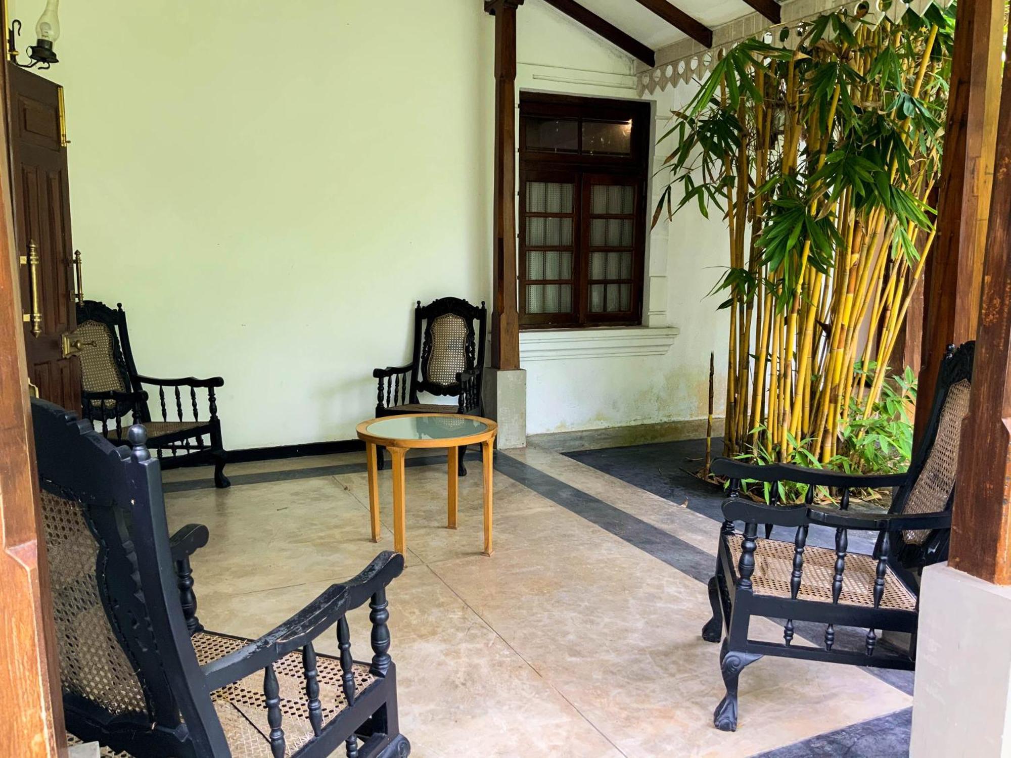 Headman House Antique Villa - A Seaside Royal Stay Аханґама Екстер'єр фото