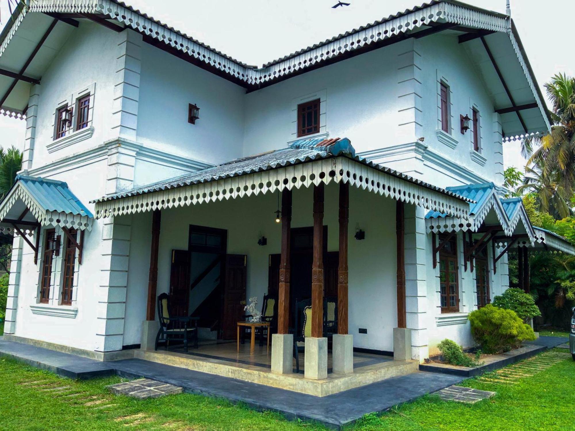 Headman House Antique Villa - A Seaside Royal Stay Аханґама Екстер'єр фото