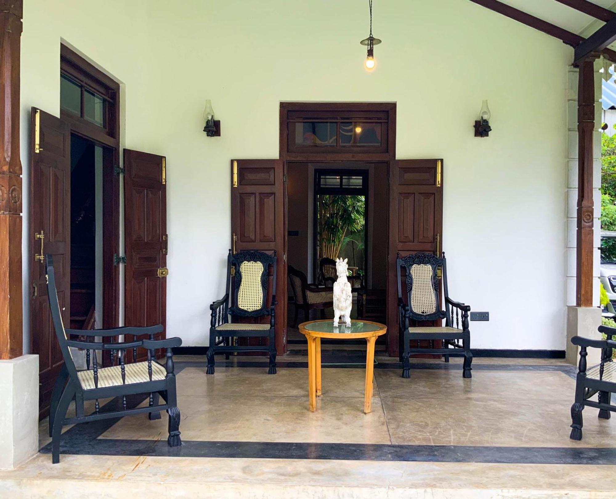 Headman House Antique Villa - A Seaside Royal Stay Аханґама Екстер'єр фото