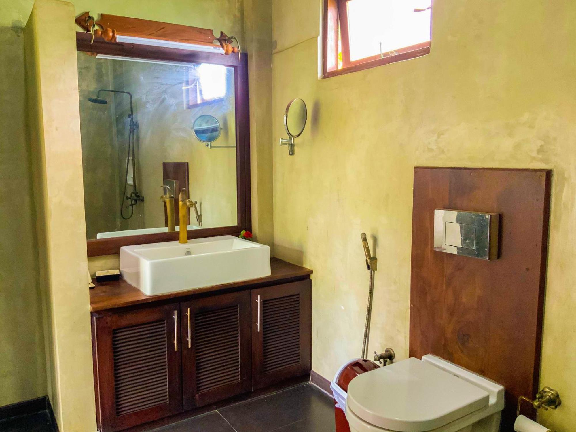 Headman House Antique Villa - A Seaside Royal Stay Аханґама Екстер'єр фото