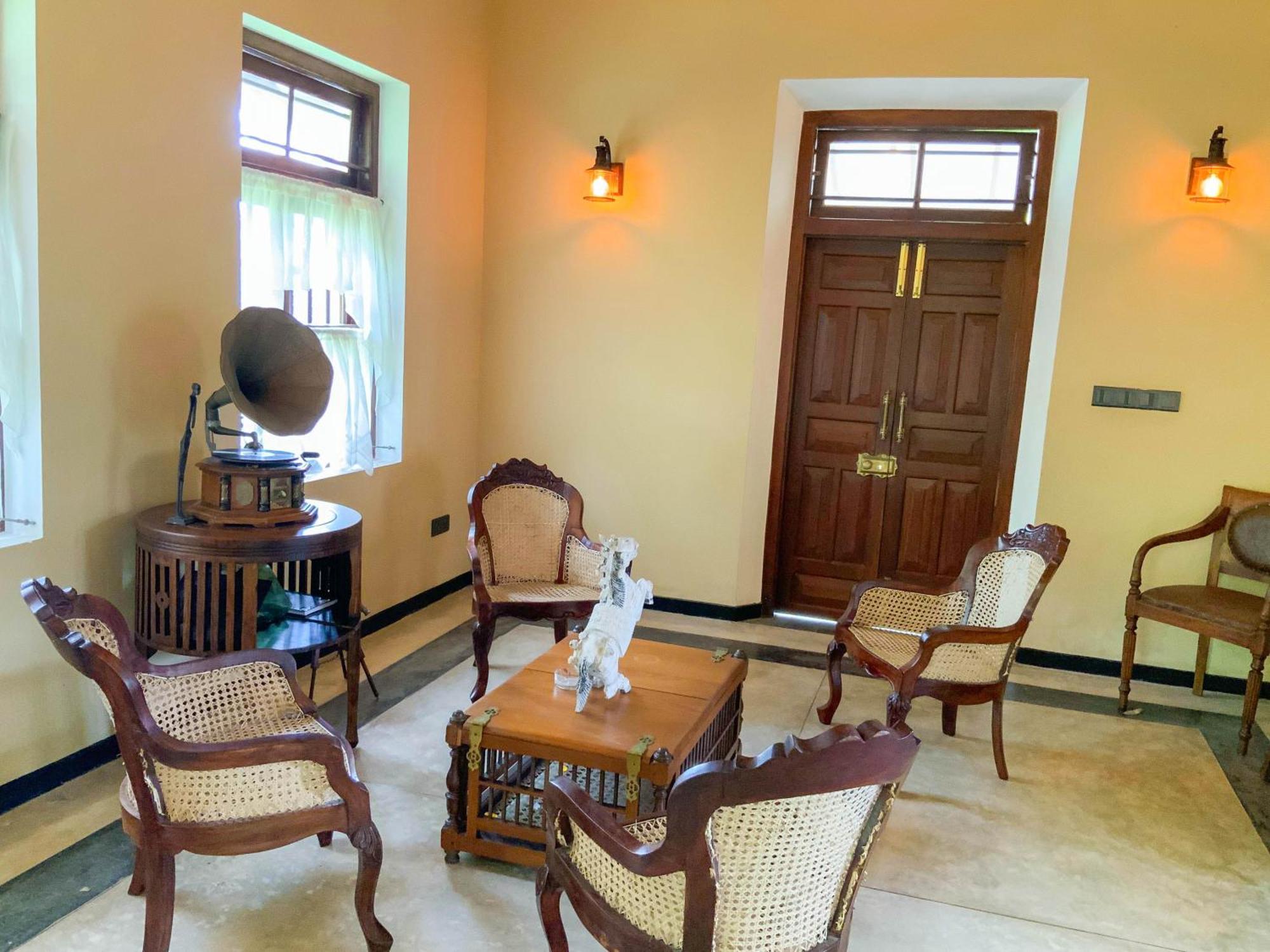 Headman House Antique Villa - A Seaside Royal Stay Аханґама Екстер'єр фото