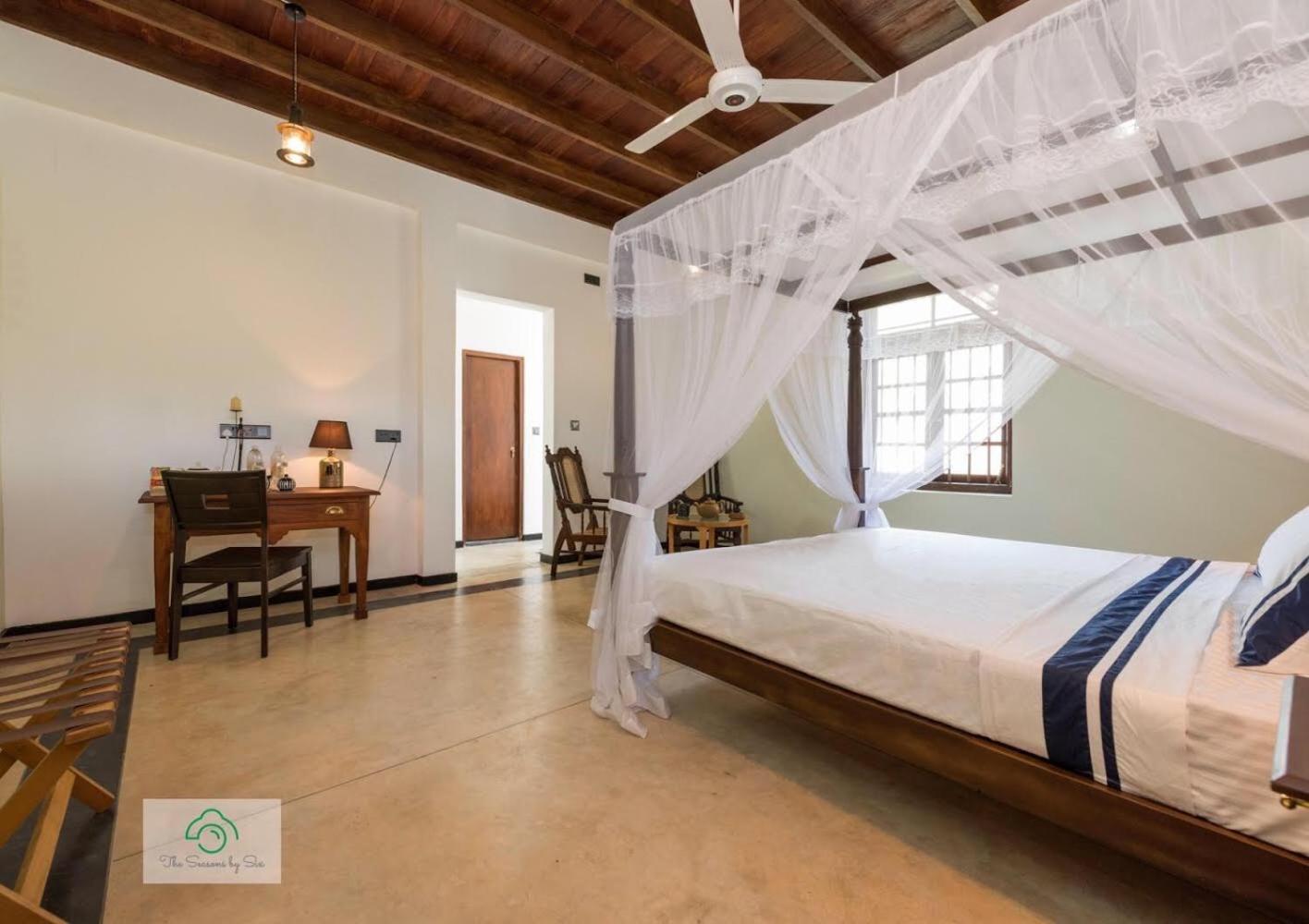 Headman House Antique Villa - A Seaside Royal Stay Аханґама Екстер'єр фото