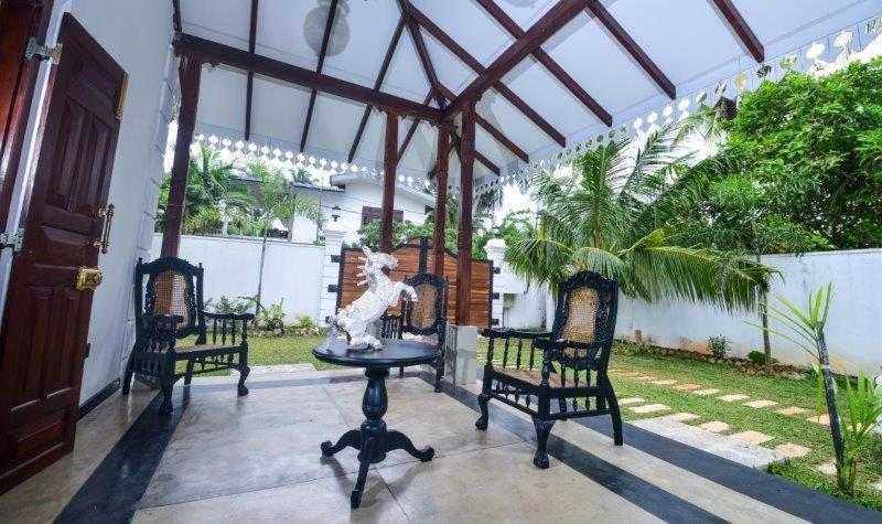 Headman House Antique Villa - A Seaside Royal Stay Аханґама Екстер'єр фото