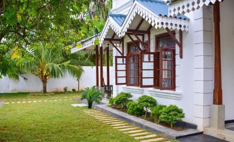 Headman House Antique Villa - A Seaside Royal Stay Аханґама Екстер'єр фото