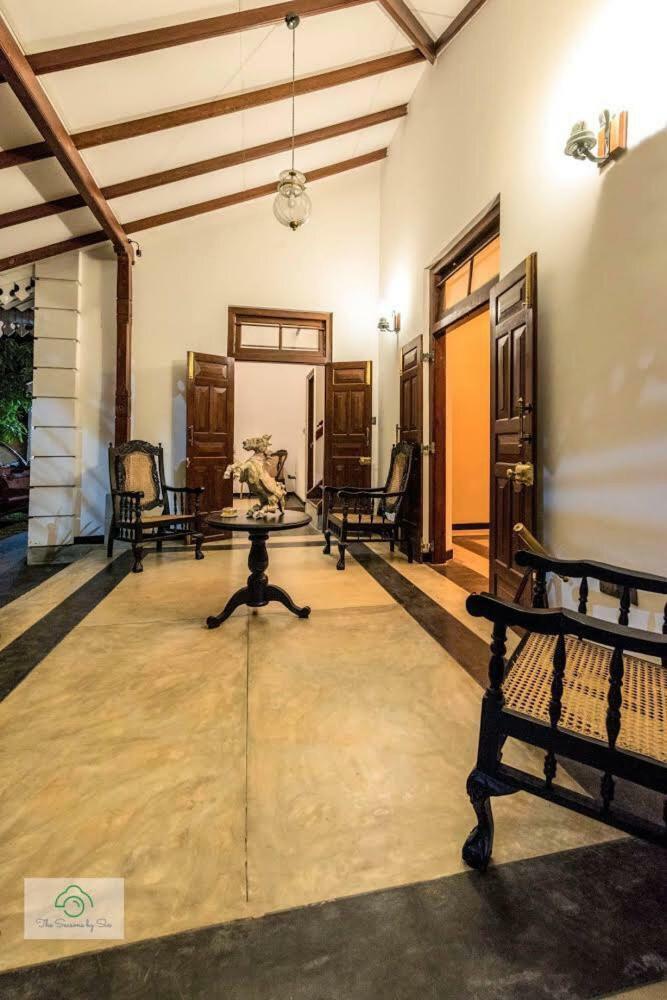 Headman House Antique Villa - A Seaside Royal Stay Аханґама Екстер'єр фото